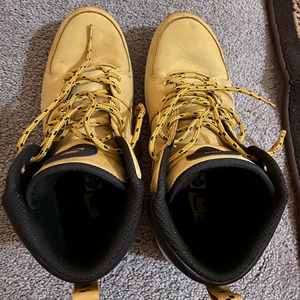Nike Manoa Leather